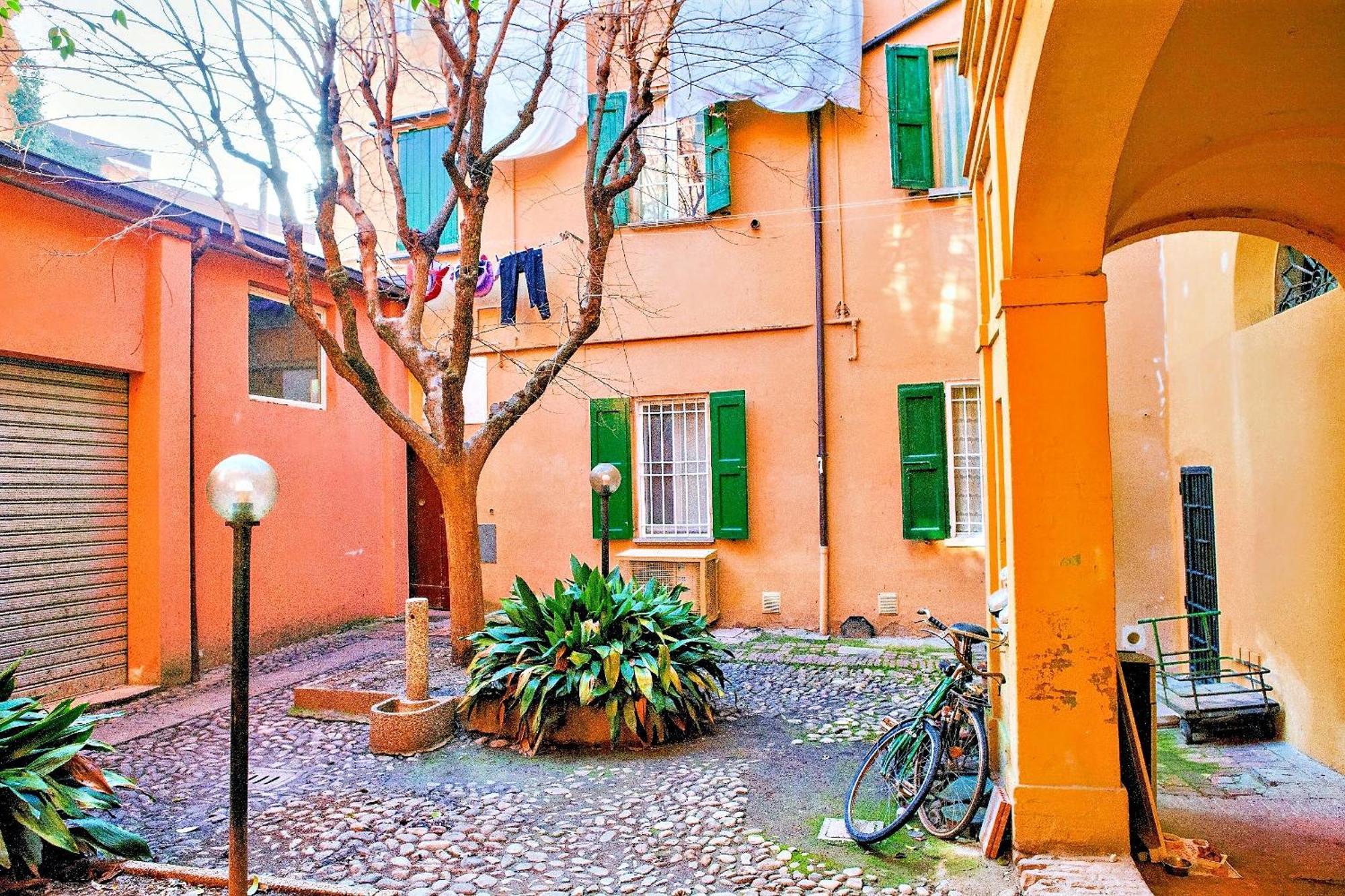 Elegant And Modern Loft In Medieval Bologna Exterior photo